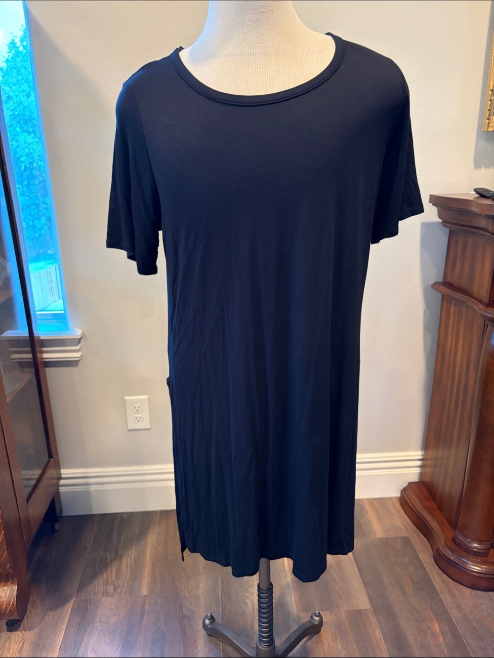 Women's Black Short-Sleeve Slit Tunic for Leggings or Shorts 1X